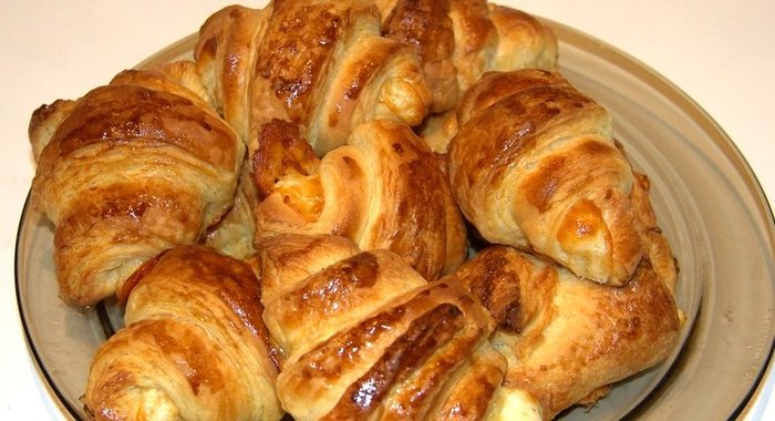Круассаны из слоеного дрожжевого теста