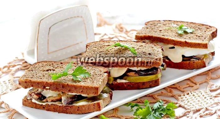 Бутерброды со шпротами на ржаном хлебе