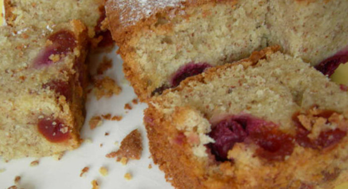 Миндальный кекс с вишней