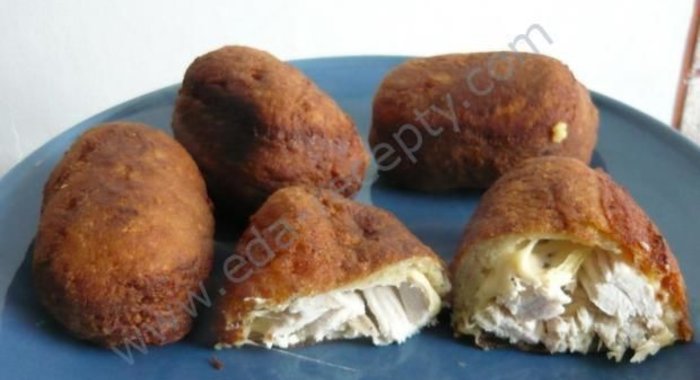 Пирожки с начинкой из курицы с сыром