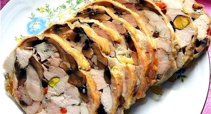 Рулет куриный с грибами