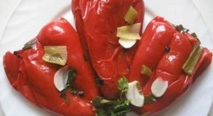 Красный перец в маринаде