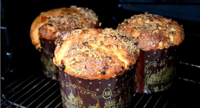 Кулич с орехами