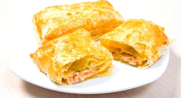 Пирожки с копченым лососем и фетой