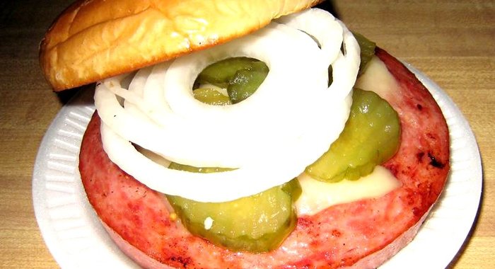 Горячий бутерброд Болонья