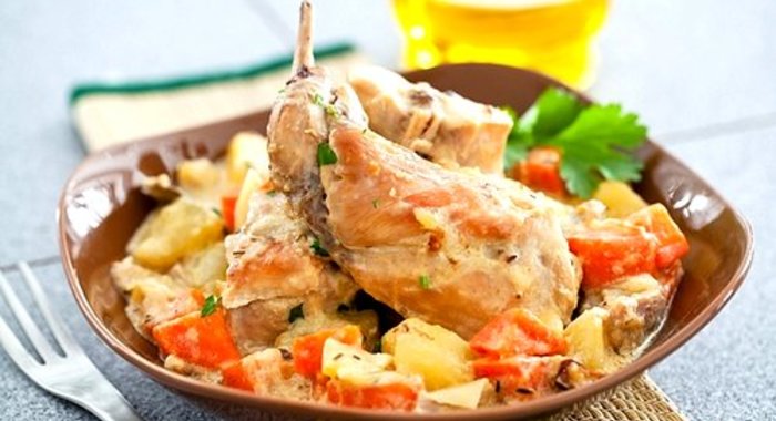 Рагу из кролика в мультиварке