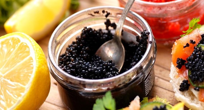 Бутерброд с черной икрой