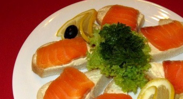 Бутерброд с красной рыбой