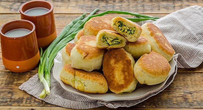 Пирожки с начинкой из яиц и зеленого лука