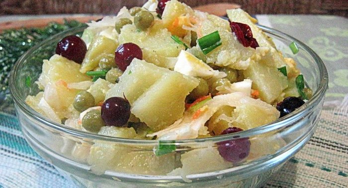 Картофельный салат с квашенной капустой