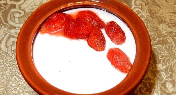 Творожный крем с клубникой