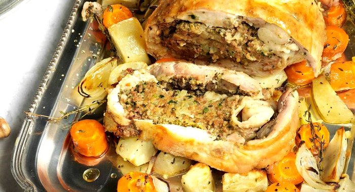 Рулет из индейки с бараниной, картошкой и морковью