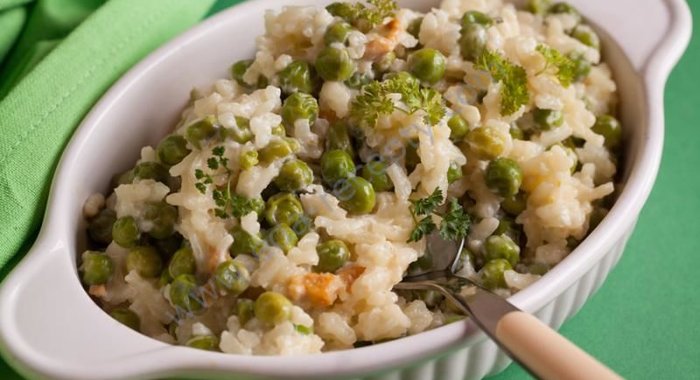 Ризи е бизи (ризотто с зеленым горошком)
