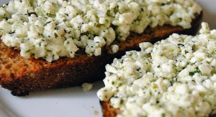 Бутерброды с творогом и зеленью