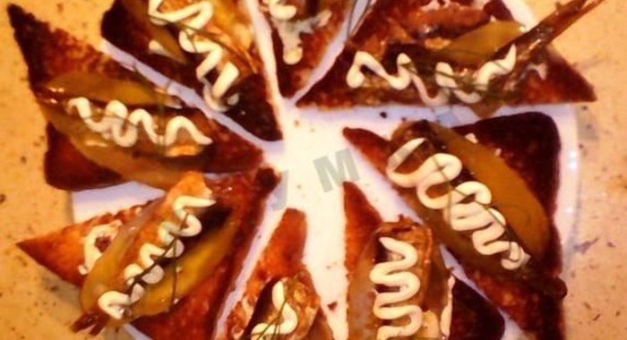 Бутерброды со шпротами соленым огурцом