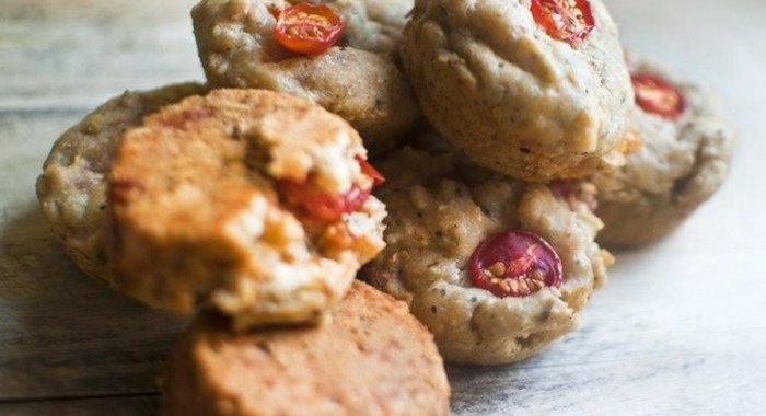 Пряные томатные кексики