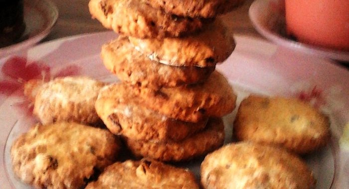 Овсяное печенье с орехами и цукатами