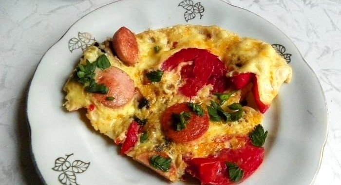 Омлет с грибами и помидорами