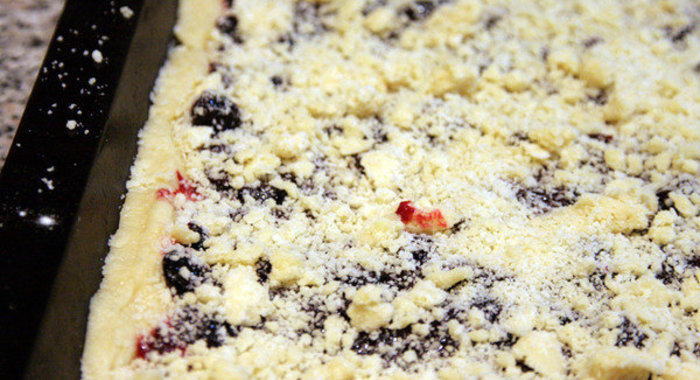 Сладкий обсыпной пирог