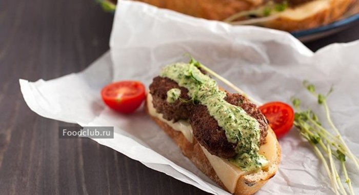 Бутерброд с мини-котлетами
