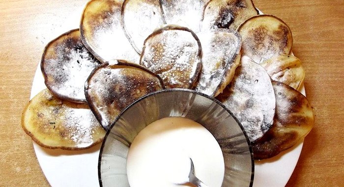 Оладьи со сливой