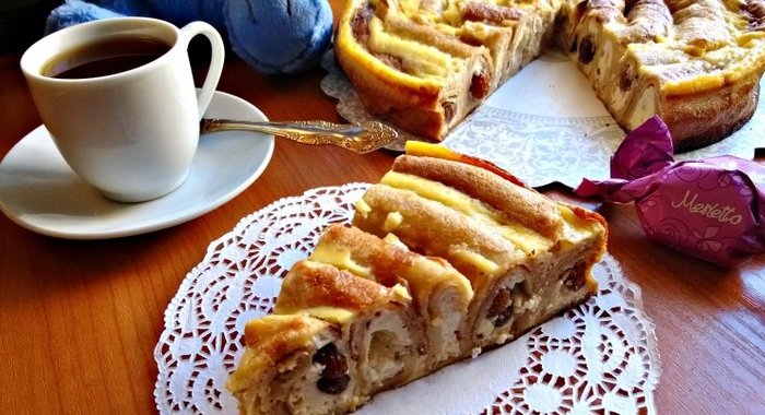 Блинный пирог с творогом и изюмом
