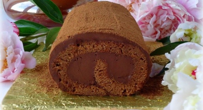 Рулет с шоколадным кремом