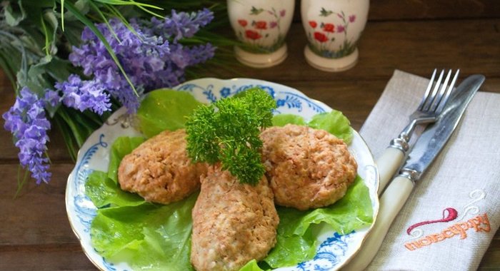 Котлеты на пару в мультиварке Редмонд