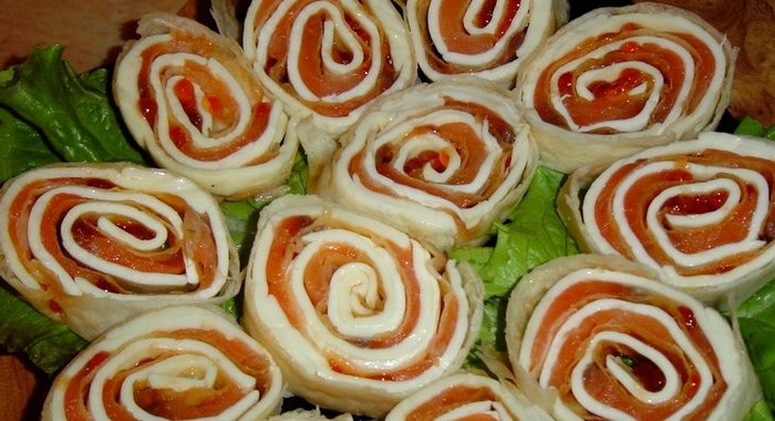 Рулеты из лаваша с икрой