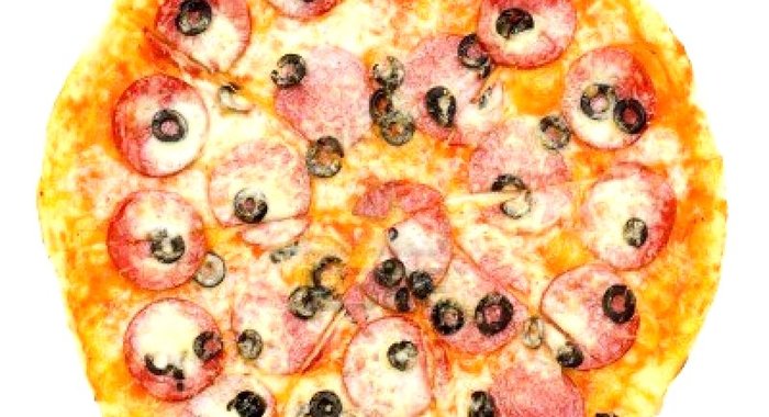 Пицца с маслинами и колбасой