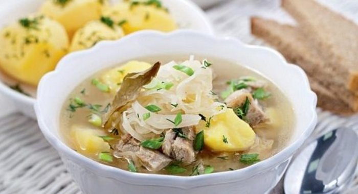 Щи из кислой капусты со свининой