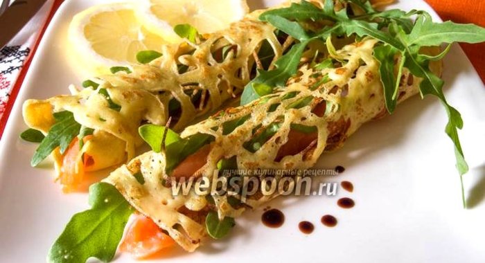 Блины кружевные с сёмгой и рукколой