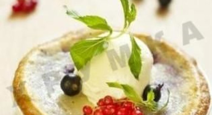 Блины со свежими ягодами по-датски