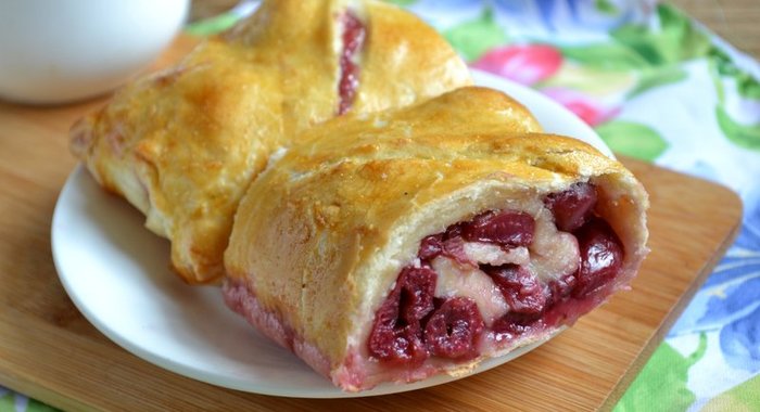 Штрудель с вишней