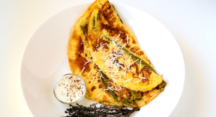 Омлет со спаржей