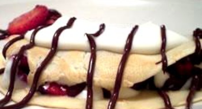 Блины с клубничной начинкой