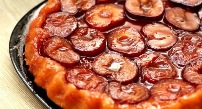 Тарт татен со сливами