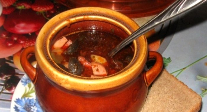 Солянка в горшочках