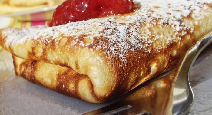 Блины с творогом и изюмом