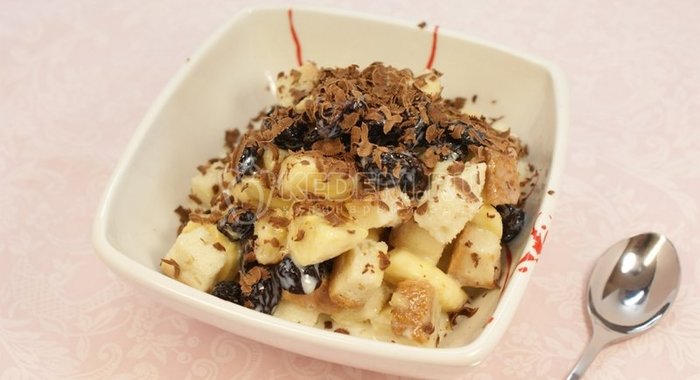 Хлебный десерт с бананом