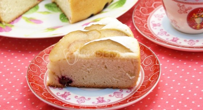 Пирог с яблоками и вишней в мультиварке