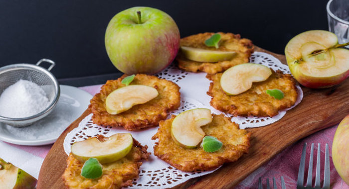 Фисташковые оладьи с финиками