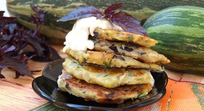 Кабачково-базиликовые оладьи