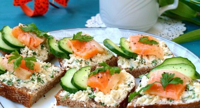 Бутерброды с фетой и сёмгой