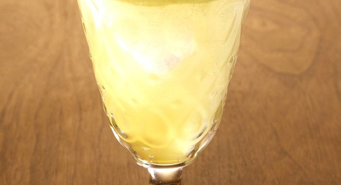 Коктейль «Виноградный физ» (Grape Fizz)