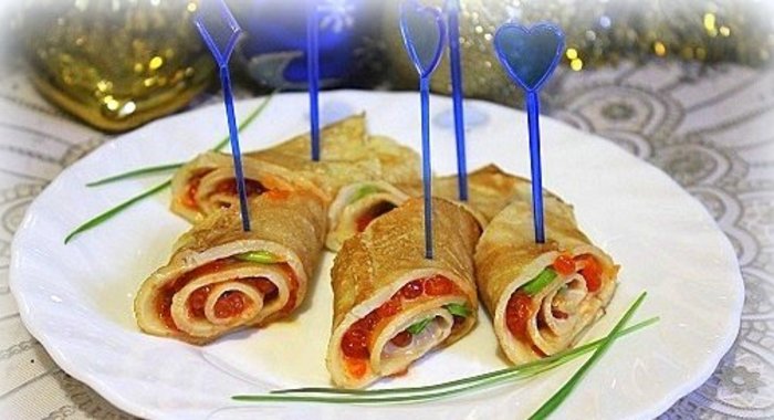 Блинные рулетики с красной икрой