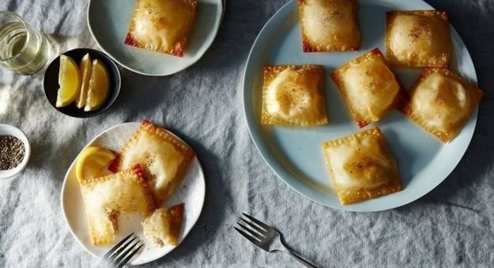 Пирожки с рикоттой и копченым лососем