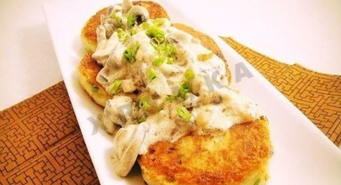 Картофельные котлетки с соусом