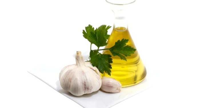 Чесночное масло с кориандром и петрушкой