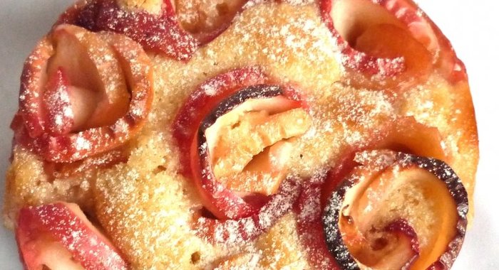 Яблочный бисквит Розы